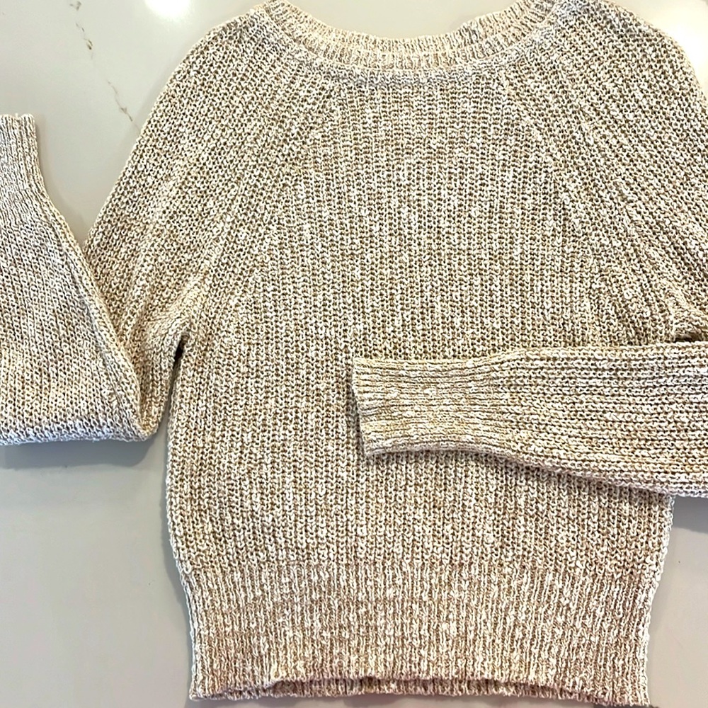 NWOT Women’s Free People tan/creme knit sweater. Size XS. Perfect condition.